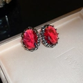 Pendientes retro con cristal rojo ovalado y diseño de marco de metal negro vintage - Estilo de poste de pendiente de plata / Color gunmetal