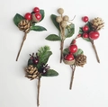 Plettri natalizi fai-da-te con pigne, bacche rosse e palline dorate per decoro floreale - Set di 5 Punte di Pigna