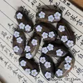 Pendentif en bois de santal avec fleurs blanches, accessoire 18x33mm pour bijoux DIY - Bois de Chenguibao Trois Fleurs
