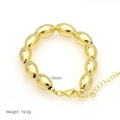 Dettaglio del bracciale placcato oro 18k con grani d'oliva da 10mm e chiusura a moschettone - Stile Perle ad Oliva Dorate