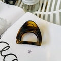 Minimalist amber tortoise shell claw clip made of resin for elegant hair styling - Medium (approx. 6cm) / Glossy Light Tortoise