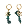 Boucles d'oreilles dorées en acier avec pierres vertes et breloque fleur - Vert