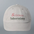 Dettaglio del ricamo Science Laboratory su berretto da baseball in cotone grigio - M (56-58cm) / Grigio chiaro