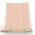Thick apricot cotton bath towel with Nordic style geometric pattern and text print - 70x140cm / Argyle Beige