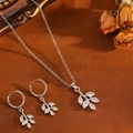 Parure de bijoux feuille argentée avec pierres étincelantes collier et boucles - Ensemble de bijoux feuille argentée (T029)