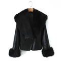 Chaqueta de cuero sintético negro para mujer con cuello y puños de piel sintética - S / Negro