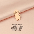 Ciondolo bambina oro rosa con strass rosa e dettagli misure su sfondo di seta - Ragazza (Zirconia Rosa) / Oro rosa