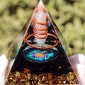 Handheld Orgone pyramid with copper coil, healing crystal and gold foil in clear resin - YB01 Spiral Crystal [6cm]