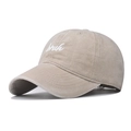 Détail de la broderie Bruh sur la casquette en coton lavé de couleur kaki clair - Réglable / Beige Lavé