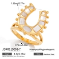 Detailansicht eines goldenen Hufeisenrings aus Edelstahl mit weißen Muscheleinlagen - Perlmutt Hufeisen Stil (JDR0110001-7)