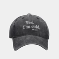 Gros plan détaillé sur casquette vintage grise délavée avec broderie blanche - Réglable / Noir