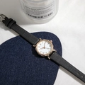 Orologio vintage da donna con cassa oro rosa, numeri romani e cinturino in pelle nera - Nero