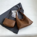 Sac fourre-tout marron texture litchi en cuir avec une petite pochette assortie - Marron