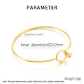 Vista detallada del brazalete de acero inoxidable dorado con peso 6g y medidas 62x2mm - Dorado