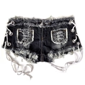 Dettaglio ravvicinato di shorts in denim strappati con lacci laterali e bordi sfilacciati - Taglia S / Nero e Blu