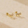 Orecchini a perno in argento S925 dorato con tre zirconi e dettagli punk - Argento 925 / Oro