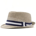 Dettaglio di un fedora in paglia intrecciata con fascia decorativa a righe blu - M (56-58cm) / Cachi