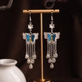 Orecchini pendenti Miao in argento con farfalla smaltata e lunghe nappe di metallo - Nappa Farfalla Colorata (E6122-2) / Argento con colore