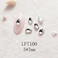 Strass ovales 5x7mm avec base argentée et application sur un faux ongle rose - Base Argent Pierre Blanche (LF7100) / 5X7mm