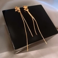 Elegante goldene lange Quastenohrringe mit Blumenstecker und feinen metallischen Fransen - Gold Floral Lang Quaste Stil (66#)