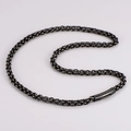 Primer plano de cadena trenzada negra de acero inoxidable con cierre cilíndrico - Negro