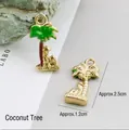 Colgante de palmera dorada con esmalte verde para creación de joyas y manualidades - Palmera