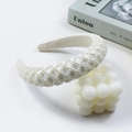 Diadema acolchada blanca con perlas artificiales sobre tela y decoración elegante - Estilo 2