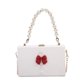 Borsa a scatola bianca con fiocco rosso, manico di perle e dettagli in metallo dorato - Bianco