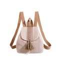 Beiger Strohrucksack für Damen mit gewebter PU-Lederklappe und dekorativem Quastendetail - Khaki
