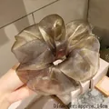 Detalle del coletero de organza champán de 14 cm con acabado brillante y suave - Champán