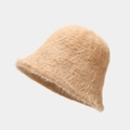 Primer plano de la suave textura de piel de conejo beige y fibras suaves en el sombrero - Talla única / Camel