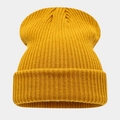 Détail macro du bonnet en maille jaune vif avec texture côtelée et bordure repliée - 215# Jaune Gingembre
