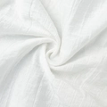 Dettaglio ravvicinato del tessuto bianco traspirante con trama ondulata ed effetto stropicciato - S / Bianco