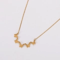 Collar de acero inoxidable 304 dorado con cinco colgantes de mariposa mate en cadena fina - Cinco Mariposas (Oro) / Dorado