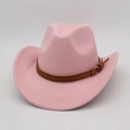 Détail d'un chapeau de cowboy rose en feutre avec bandeau décoratif en cuir marron - Taille unique / Rose (Avec Ceinture Marron)