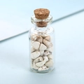Mini bottiglia dei desideri in vetro con pietre di cristallo bianco e tappo in sughero - Circa 16*38mm / Howlite