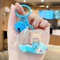 Porte-clés bouteille bleu ciel avec un ours assis et des paillettes colorées - Ours à Salopette Biberon / Bleu