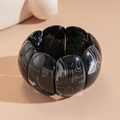 Dettaglio del bracciale rigido in acrilico marmorizzato bianco e nero con struttura elastica - Nero Marmorizzato