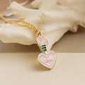 Collar de rosa tulipán dorado con esmalte rosa y grabado Love sobre fondo de concha - Corazón de Rosa LOVE / Rosa