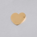 Primer plano de un colgante de corazón de acero inoxidable dorado pulido con agujero de colgar - 27*30mm / Dorado
