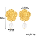 Französische goldene Blumenohrringe mit unregelmäßigen Perlen und Abmessungen - Goldene Blume Perle