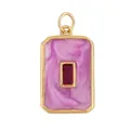 Ciondolo rettangolare dorato con smalto rosa e pietra centrale in zircone rosso - Charm Rettangolare Texturizzato Rosa