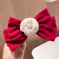 Fiocco per capelli in velluto rosso con camelia beige per un look da sposa elegante - Velluto/Tessuto / 275 Fiocco di camelia rossa