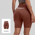 Caramel yoga short met grijze V-vormige kruisband voor een corrigerend effect - S / Bottoms / Karamel