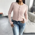 Schmal geschnittene rosa Strickjacke für Damen mit Rundhalsausschnitt und Knopfleiste - S / Aprikose