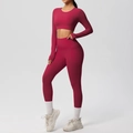 Detail of high-waist yoga leggings with side pocket and long sleeve top in dark red - Carmine