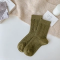 Chaussettes en laine vert olive à torsades avec un design de texture d'hiver chaud - Taille unique / Vert olive