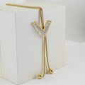 Eleganter goldener V-Anhänger mit weißen Steinen an einer Box-Kette für Damen - V-Form Strass-Stil (ZYG209)