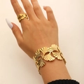 Set di gioielli con bracciale a polsino ginkgo dorato e anello traforato abbinato - Set Bracciale e Anello Traforato Foglia di Ginkgo