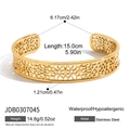 Detalle del brazalete de acero inoxidable dorado 18K con medidas de tamaño y dimensiones - Brazalete Abierto Geométrico de Estrella Hueca (JDB0307045)